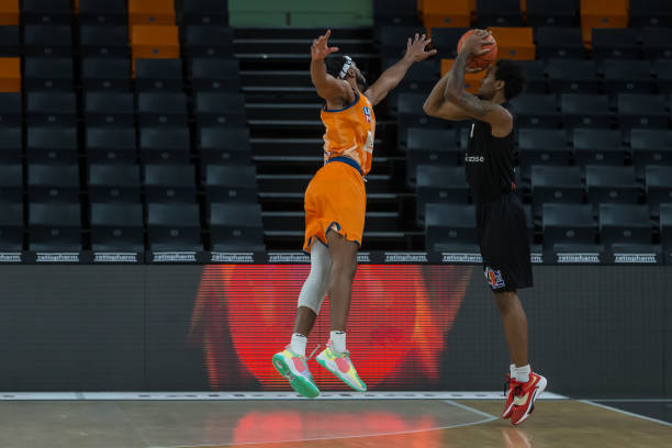 指出他的表 指出他的表