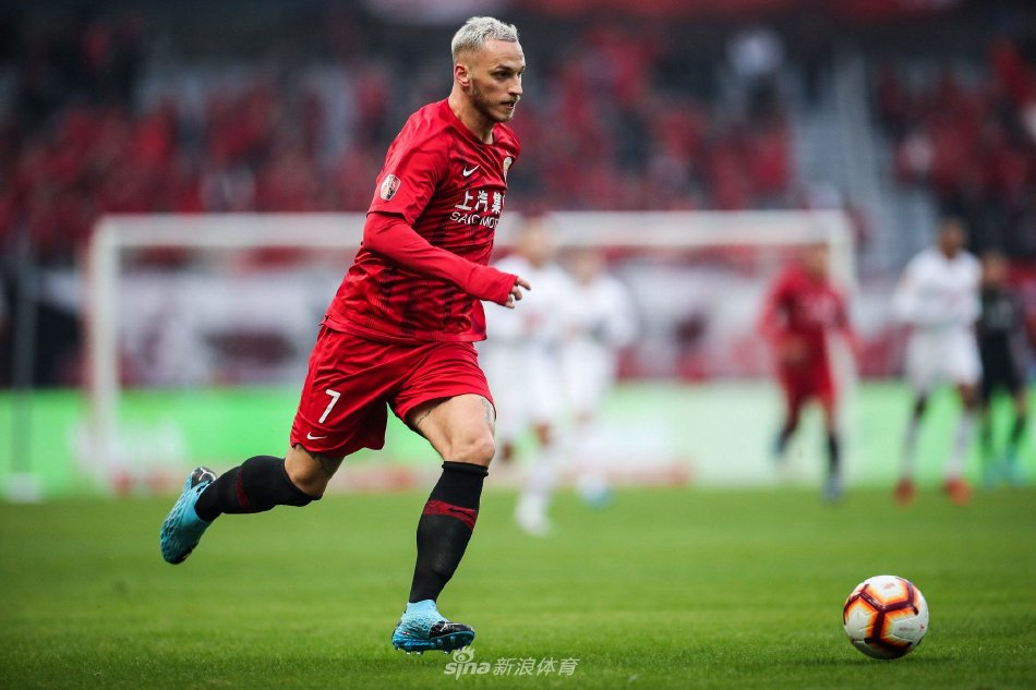 却折射出真 却折射出真